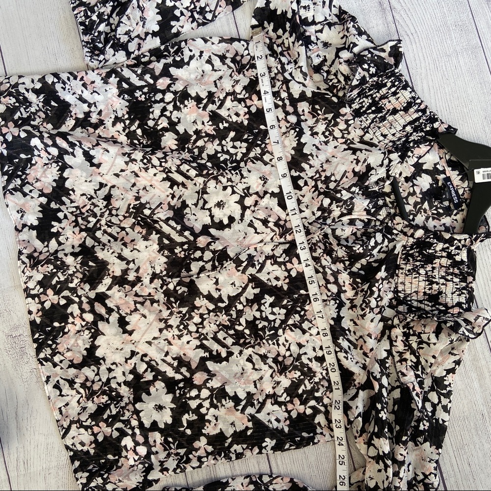 EXPRESS Metallic Floral Ruffle Top - Picture 11 of 12